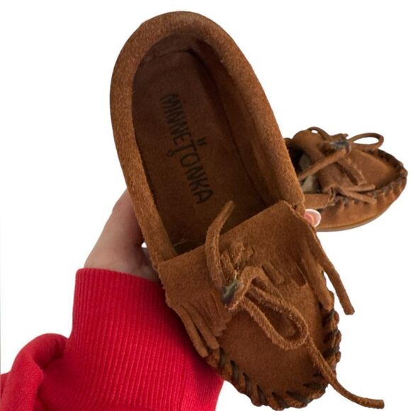 Minnetonka Kids Moccasins in Brown - Picture 2 of 3
